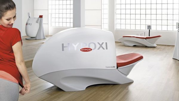 Γυναίκα με το μηχανημα hypoxi