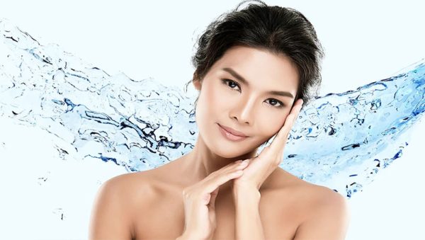 After Summer Skin Reset After Summer Skin Reset γυναίκα με ενυδατωση